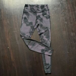 Nike dri-fit women’s polkadot print leggings, size small